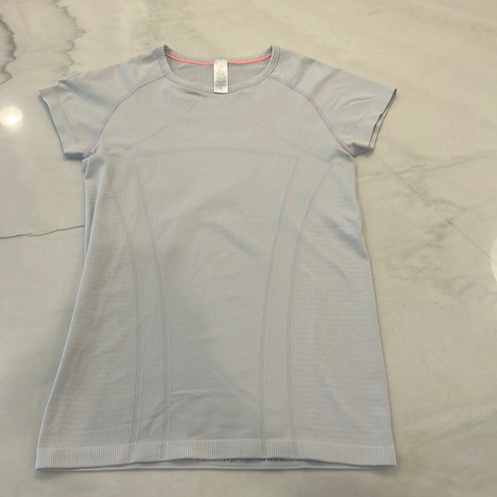 Rare ivivva Swiftly fly Tech short sleeve shirt